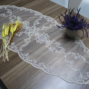 Cremefarbener französischer Spitzen-Tischläufer, Vintage-Stil französische Tischdecke für Hochzeitstisch, Tischdekoration, Organisation, Hochzeit, LC105