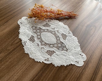 Cream French lace doily oval placemats, Vintage lace placemats, Dainty lace doily mats, Delicate Antique style lace doily mats,  LC259