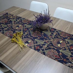 Coureur de tissu de table turc noir, chemin de table Boho floral de conception de tulipe pour le mariage, couverture de table jaune, décor d'étagère, RNR161