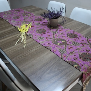 Tovaglia turca fucsia Runner, Tulip Design Floral Boho Runner per matrimonio, Copritavolo d'oro, Decorazione da tavola, RNR209