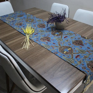 Tovaglia blu turco Runner, Tulip Design Floral Boho Runner per matrimonio, Copritavolo blu , Runner tavolo da pranzo, RNR217