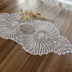 Bieżnik stołowy z kremowej koronki francuskiej: dekoracja weselna w stylu vintage shabby chic (36,22 cm x 91,7 cm)