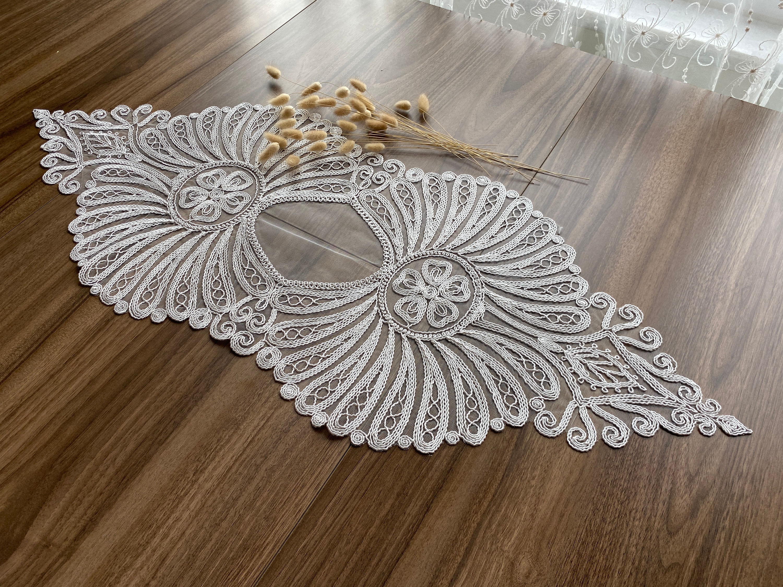 ヴィンテージ　フランス　レース編みのテーブルランナー　大きめサイズ ヴィンテージ フランス レース編みのテーブルランナー 大きめサイズ