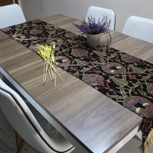 Tovaglia nera turca Runner, Tulip Design Floral Boho Runner per matrimonio, Copritavolo d'oro , Decorazione da tavola, RNR206