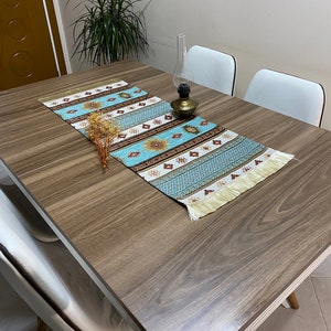 Chemin de table basse turc motif kilim turquoise, chemin de table oriental bleu maison mariage bohème, chemin de table de salle à manger rustique, RNR435