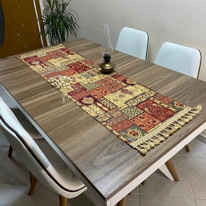 Corridore di tovaglia da caffè turco ottomano bordeaux, Cappuccino Vibrant Tulip Oriental Table Runner, Tovaglia petto dote turca, RNR243