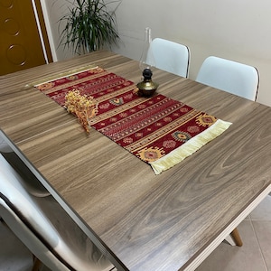 Chemin de table basse turc motif kilim bordeaux, chemin de table oriental de mariage bohème à la maison, chemin de table rouge de salle à manger, RNR434