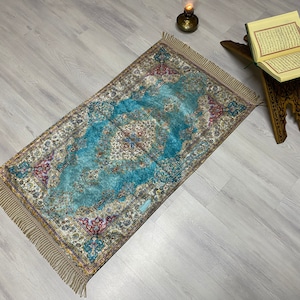 Weicher Türkis Gebetsteppich mit Tasbeeh, Gebetsteppich, türkischer Gebetsteppich, muslimischer Janamaz, Namaz Teppich, Musallah, Islamisches Geschenk, RNR470