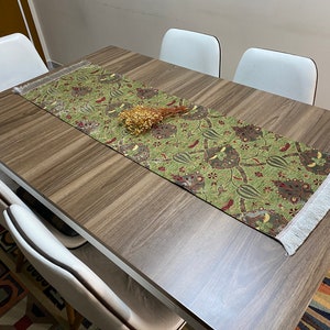 Chemin de table en tissu kaki, Tulip Design Floral Boho Table Runner pour mariage, couverture de table, chemin de table à manger vert, RNR222
