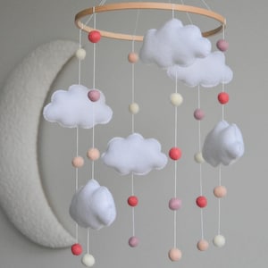 Wolken und Kugeln Baby-Mobile, Boucle Kinderzimmerdeko, Baby-Dusche-Geschenk zur Babyankündigung, 93 verschiedene Farben
