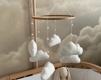 Boucle handgefertigte Wolken Baby Mobile, Neutral Kindergarten Mobile, Wolken Baby Krippe Mobile, Wolken Mobile, Minimalist Kinderzimmer Mobile, Boucle Wolken