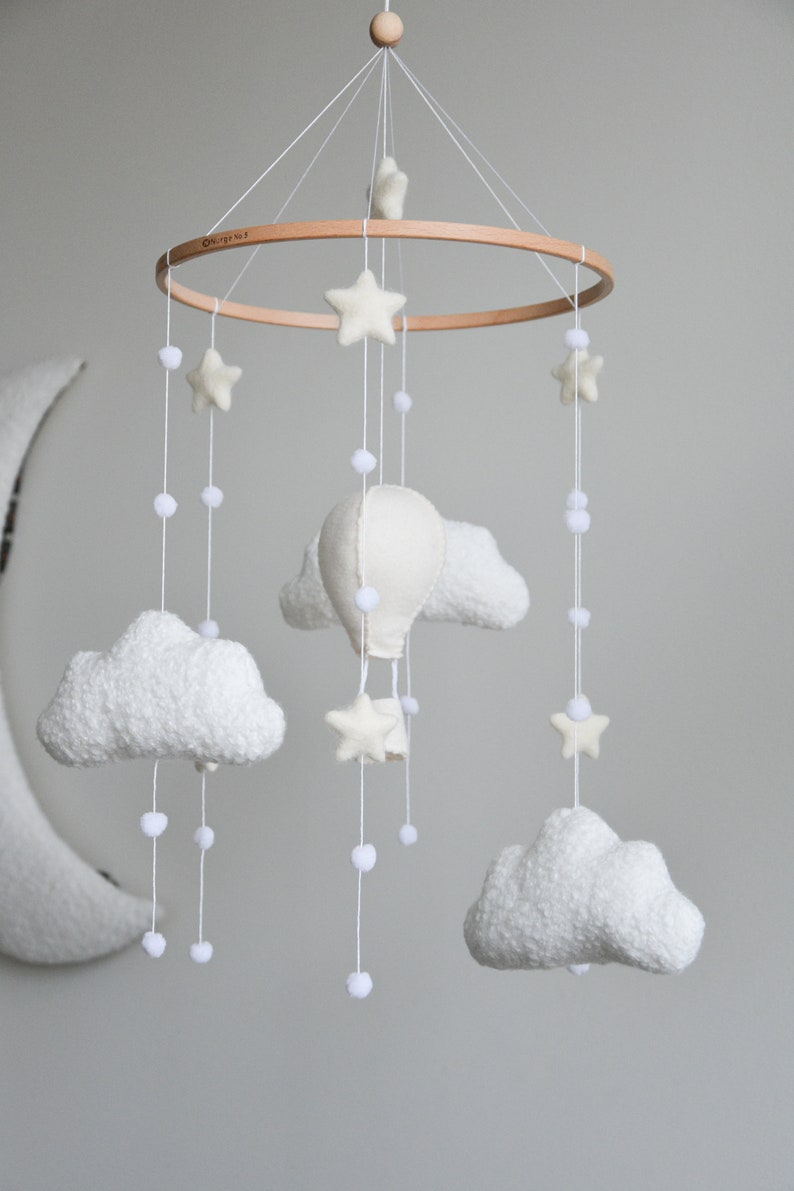 Hot air balloon boucle clouds and moon baby nursery mobile, Neutral baby mobile, Neutral nursery mobile, Clouds mobile, Felted stars mobile zdjęcie 5