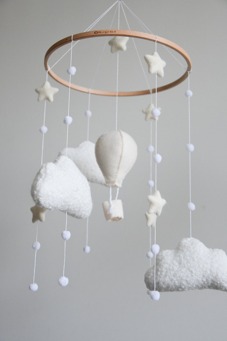 Hot air balloon boucle clouds and moon baby nursery mobile, Neutral baby mobile, Neutral nursery mobile, Clouds mobile, Felted stars mobile zdjęcie 4