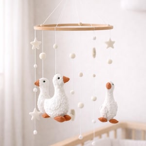 Móbile de bebê com patinhos, Móbile neutro para bebê, Móbile de bebê com gansos, Móbile para berço com patinhos, Presente para chá de bebê, Móbile de bebê com pássaros
