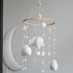 Hot air balloon boucle clouds and moon baby nursery mobile, Neutral baby mobile, Neutral nursery mobile, Clouds mobile, Felted stars mobile zdjęcie 7