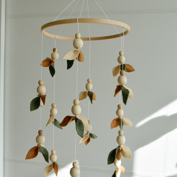 Mobile pour lit de bébé de style forêt, mobile pour bébé floral pour chambre de bébé, feuilles plus claires et plus foncées, mobile pour lit de bébé feuille, cadeau de baby shower, mobile minimaliste