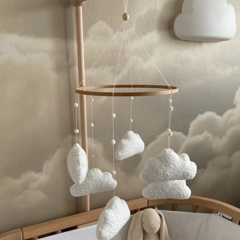 Mobile pour bébé nuages bouclé fait main, mobile pour chambre de bébé neutre, mobile pour lit de bébé nuages, mobile nuages, mobile pour chambre de bébé minimaliste, nuages bouclés image 1