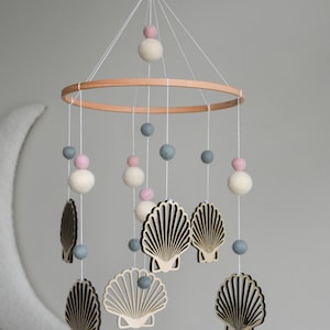 Seashell baby nursery mobile, Felted balls baby cot mobile, Wooden seashell nursery mobile, Under the sea baby nursery mobile, Ocean mobile
