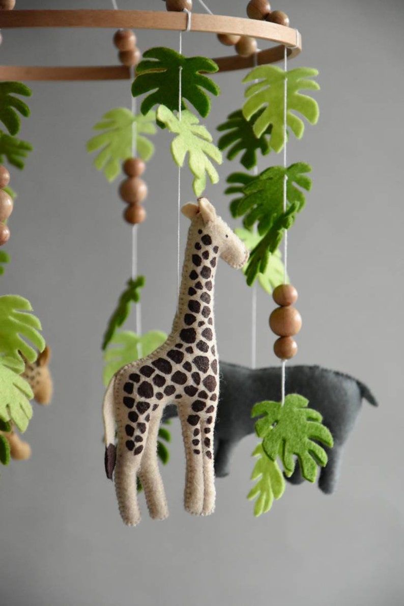 Mobile bébé Safari animaux neutres pour chambre d'enfant, feutre Safari Afrique girafe, hippopotame, guépard et éléphant, mobile de perles en bois, berceau Safari image 3