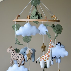 Baby mobile Safari mit niedlichen afrikanischen Tieren, Baby mobile, Safari mobile, Neutral Tiere Giraffe Elefant Löwe Zebra, Boho Baby Mobile