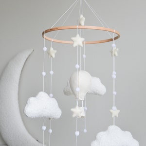 Hot air balloon boucle clouds and moon baby nursery mobile, Neutral baby mobile, Neutral nursery mobile, Clouds mobile, Felted stars mobile zdjęcie 3