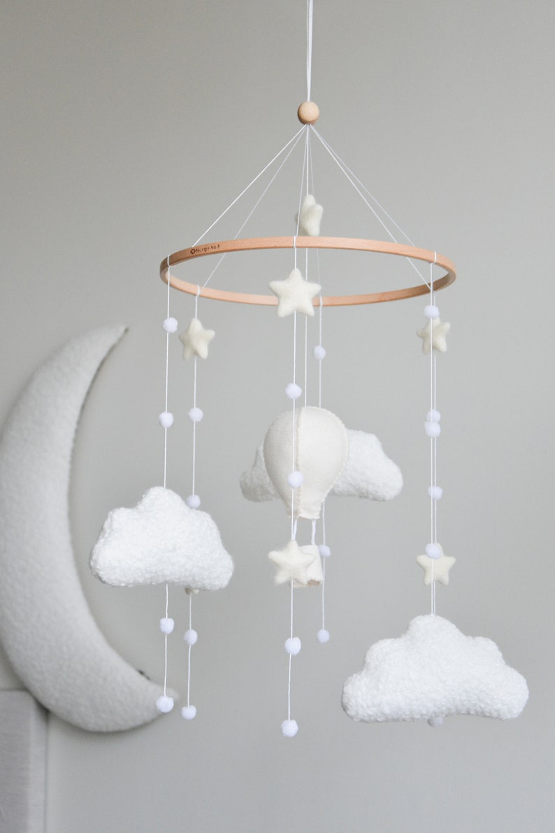 Hot air balloon boucle clouds and moon baby nursery mobile, Neutral baby mobile, Neutral nursery mobile, Clouds mobile, Felted stars mobile zdjęcie 3