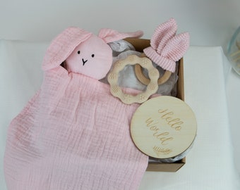 Coffret cadeau pour bébé, doudou en mousseline, anneau de dentition au crochet, premier jouet, cadeau de baby shower, cadeau de naissance, anneau de dentition souple, cadeau de nouveau-né, personnalisé