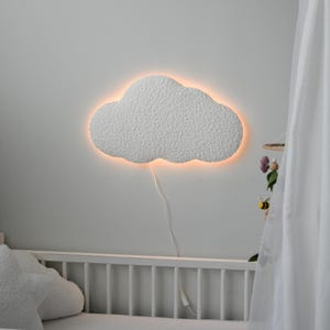 Luce notturna a LED a forma di nuvola bianco caldo Boucle, lampada da parete a forma di nuvola Boucle, decorazione da parete per cameretta dei bambini, luce LED a forma di nuvola, lampada da parete in legno, luce notturna