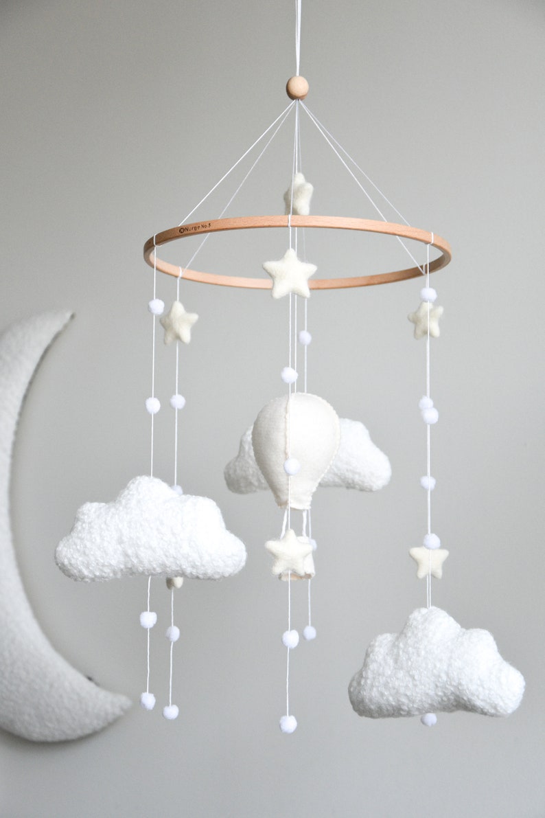 Hot air balloon boucle clouds and moon baby nursery mobile, Neutral baby mobile, Neutral nursery mobile, Clouds mobile, Felted stars mobile zdjęcie 1