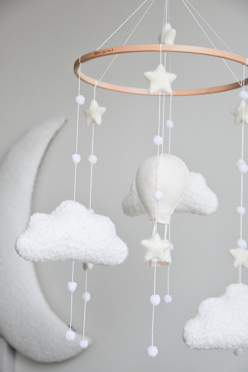 Hot air balloon boucle clouds and moon baby nursery mobile, Neutral baby mobile, Neutral nursery mobile, Clouds mobile, Felted stars mobile zdjęcie 6