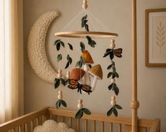Mariposa monarca, Móvil de cuna estilo Bosque de setas, Móvil floral para guardería, Hojas más claras y más oscuras Móvil de cuna con hojas Mariposa