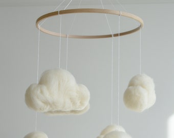Mobile nuage en feutre pour chambre de bébé, mobile nuage neutre pour bébé, mobile pour berceau nuage, mobile bébé minimaliste, mobile nuage, mobile pour nouveau-né