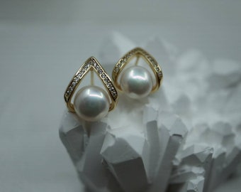 Freshwater Pearl Stud Earrings: Gold Plated Silver Post