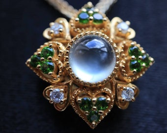 18k Gold Natural Jade Pendant: Vintage Tsavorite Accent