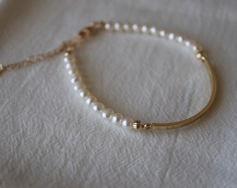 14k Gold Bracelet with Small Fresh Water Pearl,Classic Natural Pearl Bracelet - Adjustable Dainty Pearl Jewelry - Perfect Bridesmaid Gift