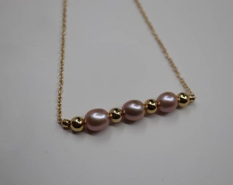 Collier de perles roses : chaîne plaquée or 14 carats, perles de riz d'eau douce