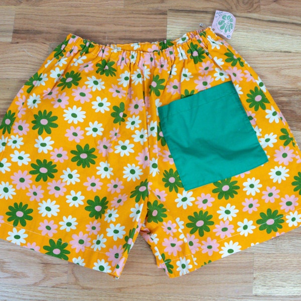 Funky Flower Shorts with Green Back Pocket and Elastic Waist 1970s 70s Summer of Love Orange Yellow White Size 8 10 12 14 Medium Large XL