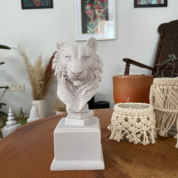 Lion Statue Sculpture, White Lion Desk Sculpture,8 Inches ,21 cm,Home Decor,Lion figures,Desk Figurine,Housewarming Gifts