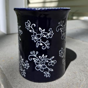 Vintage Temp-tations Floral Lace Countertop Jar Pottery Utensil Holder, Cobalt Blue Floral Ceramic Cannister