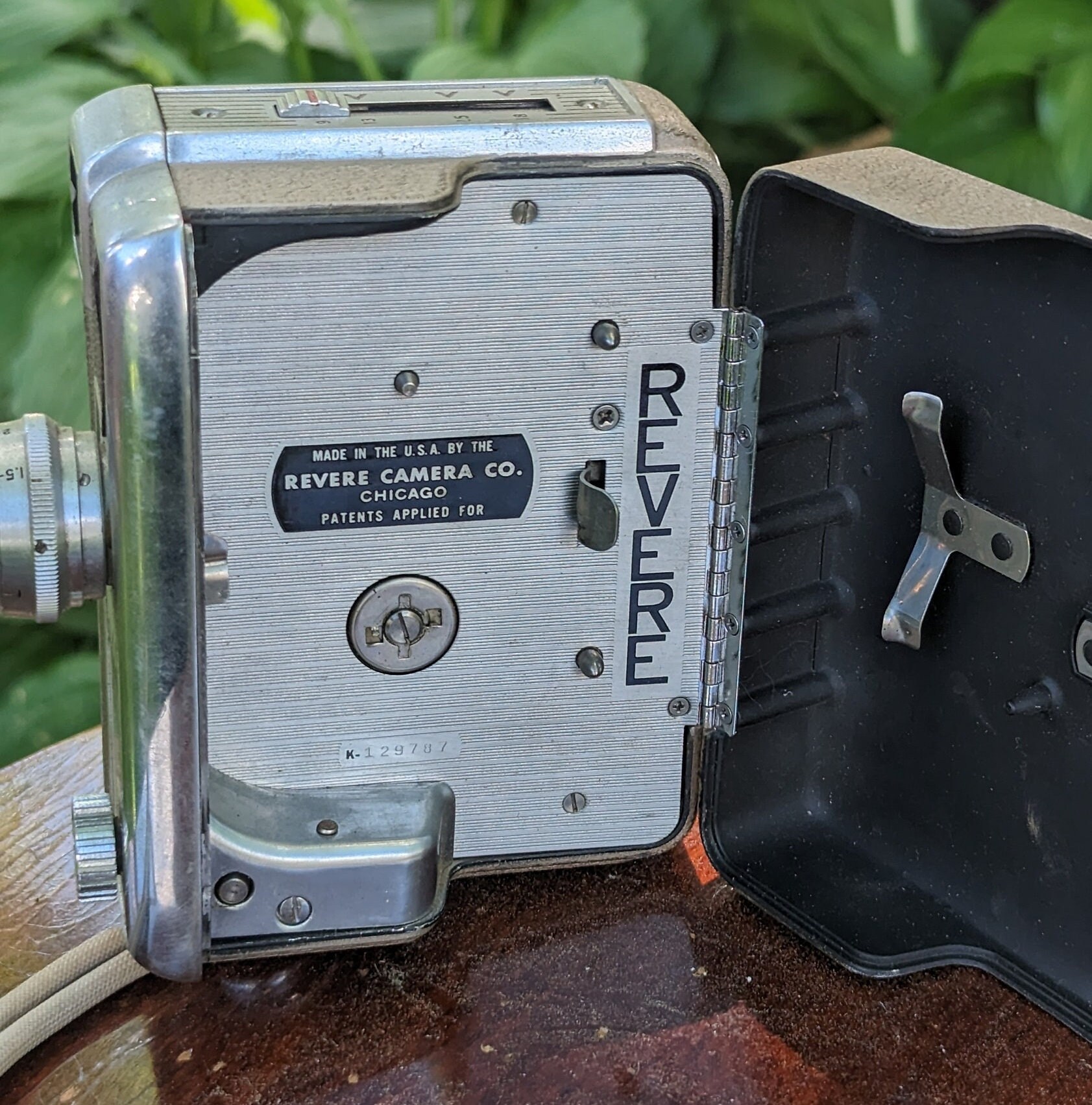 Vintage Revere 8mm Camera Model 40: Retro Movie Camera Collectible