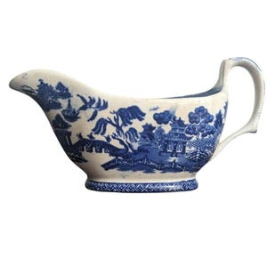 Vintage Staffordshire Blue Willow Gravy Boat, Bourne & Leigh Collectible, Blue, Classic