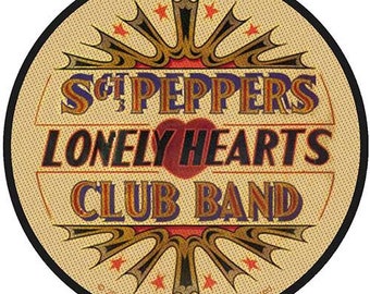 Los Beatles Sgt Peppers Negro Bufanda /& bordado logotipo en rojo Sombrero Conjunto Nuevo Oficial