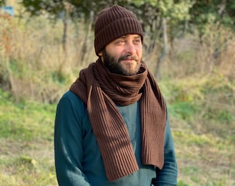 Wool scarf and hat matching set for men. Slouchy beanie and ribbed scarf in Brown color. Cable knit seamless hat. Oversized scarf for men.