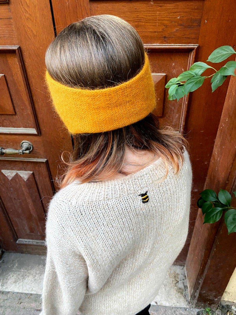 Chunky knit cardigan for girls with bee embroidery. Alpaca cardigan sweater girls. Oversized crew neck cardigan. Toddler bee sweater. image 2