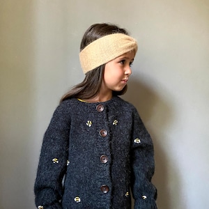 Chunky knit cardigan for girls with bee embroidery. Alpaca cardigan sweater girls. Oversized crew neck cardigan. Toddler bee sweater. image 8