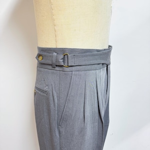 Pantalon homme en coton avec plis, pantalon taille haute en coton délavé, pantalon en coton boutonné vintage, pantalon gurkha jambe droite ourlet roulotté