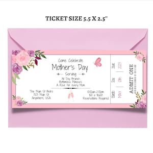 Puede incluir: Una invitaci&oacute;n a un brunch del D&iacute;a de la Madre en un boleto floral rosa y morado. El boleto dice "Ven a celebrar el D&iacute;a de la Madre" e incluye detalles sobre el evento, como la fecha, la hora y el precio. El boleto mide 5,5 pulgadas por 2,5 pulgadas.