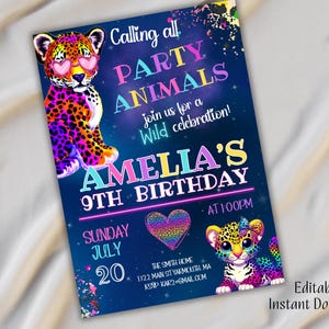 Puede incluir: Una invitaci&oacute;n de fiesta azul y morada con un animal de estampado de leopardo que lleva gafas de sol y un coraz&oacute;n arco&iacute;ris. El texto dice "Calling all Party Animals join us for a Wild celebration! Amelia's 9th Birthday at 1:00PM Sunday July 20".