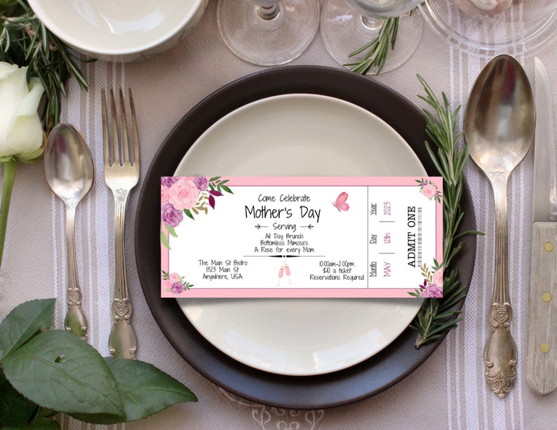 Puede incluir: Una invitaci&oacute;n de brunch para el D&iacute;a de la Madre en un boleto rosa y blanco. El boleto dice "Ven a celebrar el D&iacute;a de la Madre" e incluye detalles sobre el brunch, incluida la fecha, la hora y el precio. El boleto tambi&eacute;n tiene un dise&ntilde;o floral con flores rosas y moradas.