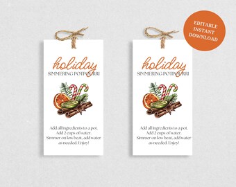 Puede incluir: Dos etiquetas de regalo imprimibles con una ilustración de acuarela de ingredientes de popurrí navideño. Las etiquetas son blancas con hilo marrón y el texto "holiday simmering potpourri". El texto en las etiquetas dice: "Añadir todos los ingredientes a una olla. Añadir 2 tazas de agua. Cocinar a fuego lento, añadir agua según sea necesario. ¡Disfruta!"